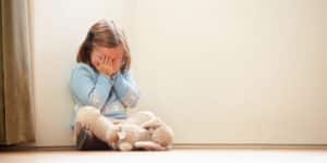 Comment aider un enfant surdoué à maîtriser son hypersensibilité ?