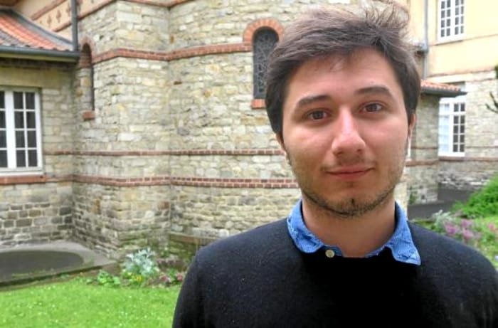 Journaliste, auteur et entrepreneur, Sébastien Bossi Croci nous livre son témoignage plein de bon sens d'ex-enfant précoce aujourd'hui entré dans la vie active.